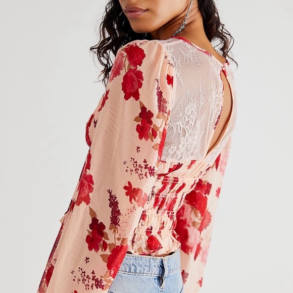 NEW✨🛍️ Free People Daphne Abstract Floral Blouse with Ruching in Pink - Picture 3 of 9